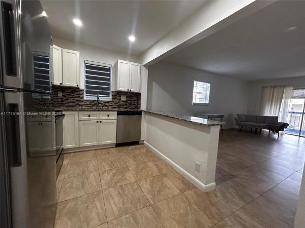 RAMBLEWOOD EAST CONDO