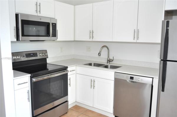 THE VILLAS AT SNAPPER VIL