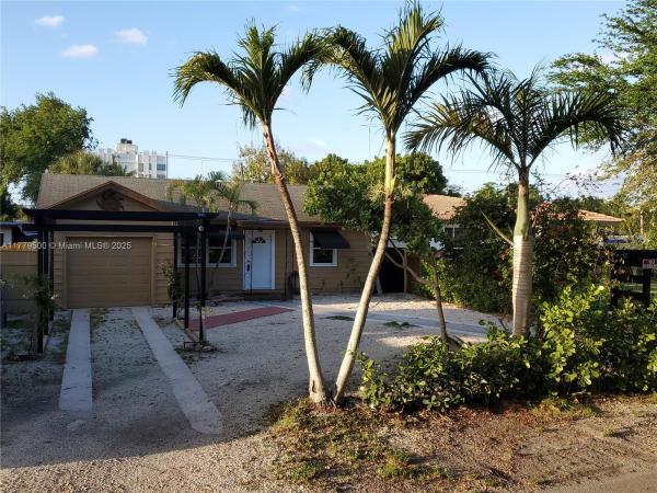 HOLLYWOOD LITTLE RANCHES