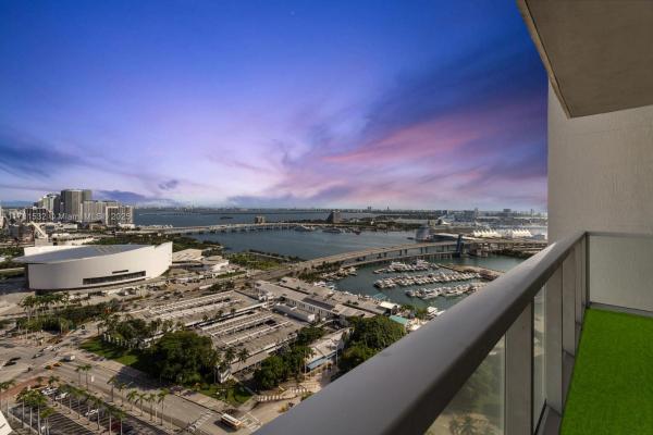 244 BISCAYNE BLVD #3104, MIAMI, FL 33132
