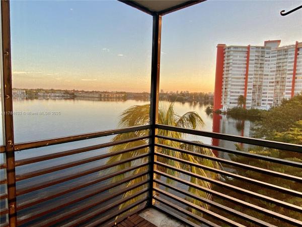 ROYAL BAHAMIAN EAST CONDO