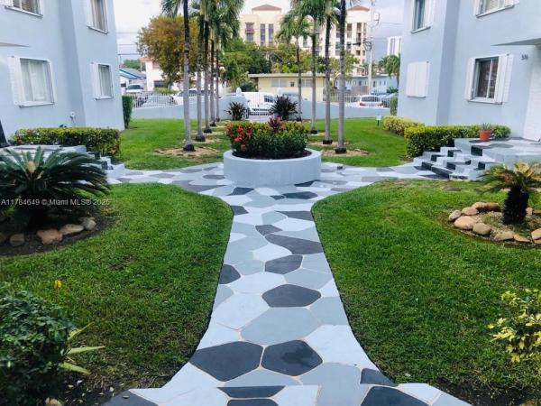 EL CAPRI COURTYARDS CONDO