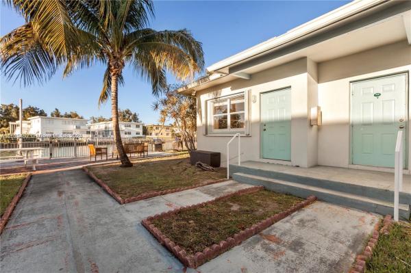 Marseilles Deco Condo