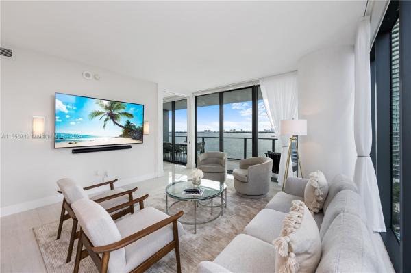 PARAISO BAY CONDO