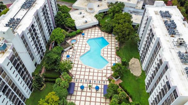 17021 N BAY RD #814, SUNNY ISLES BEACH, FL 33160