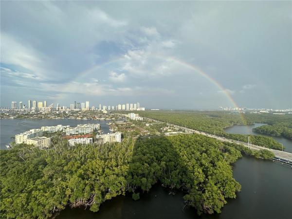 THE HARBOUR SOUTH CONDO