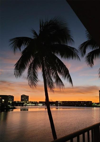THE CLIPPER AT BISC COVE