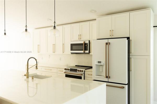 SILVER LAKES PHASE III