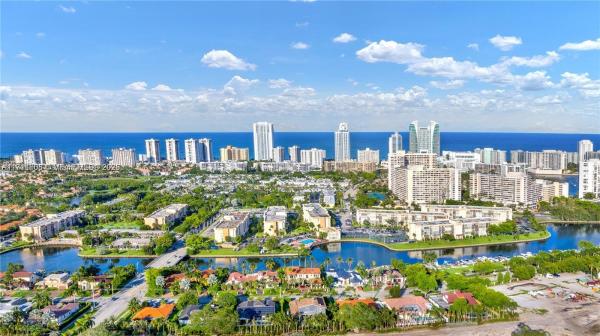 HALLANDALE GARDENS CONDO