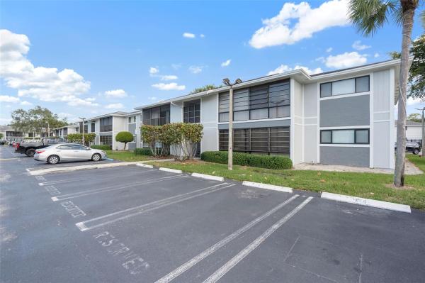 LAKEVIEW AT THE HAMMOCKS