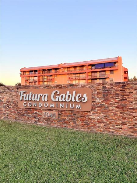 FUTURA GABLES