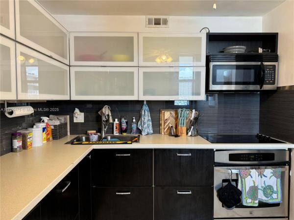 EASTERN SHORES WHITE HOUS