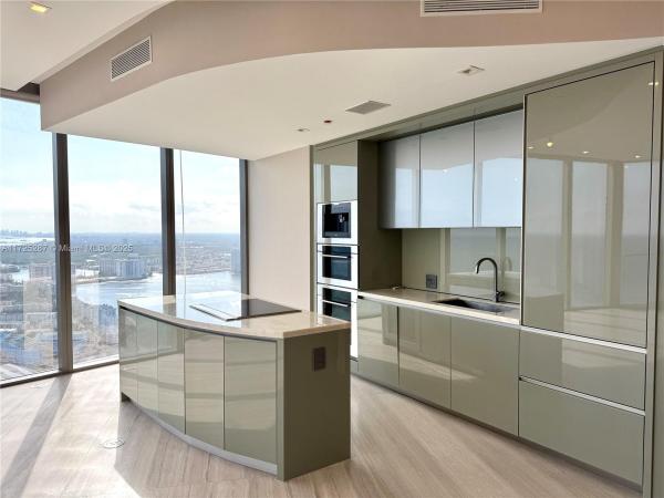 18975 COLLINS AVE #5204, SUNNY ISLES BEACH, FL 33160