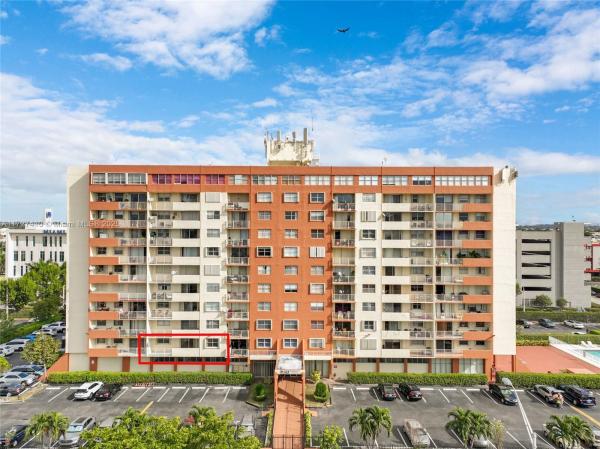 PLAZA OF WESTLAND CONDO