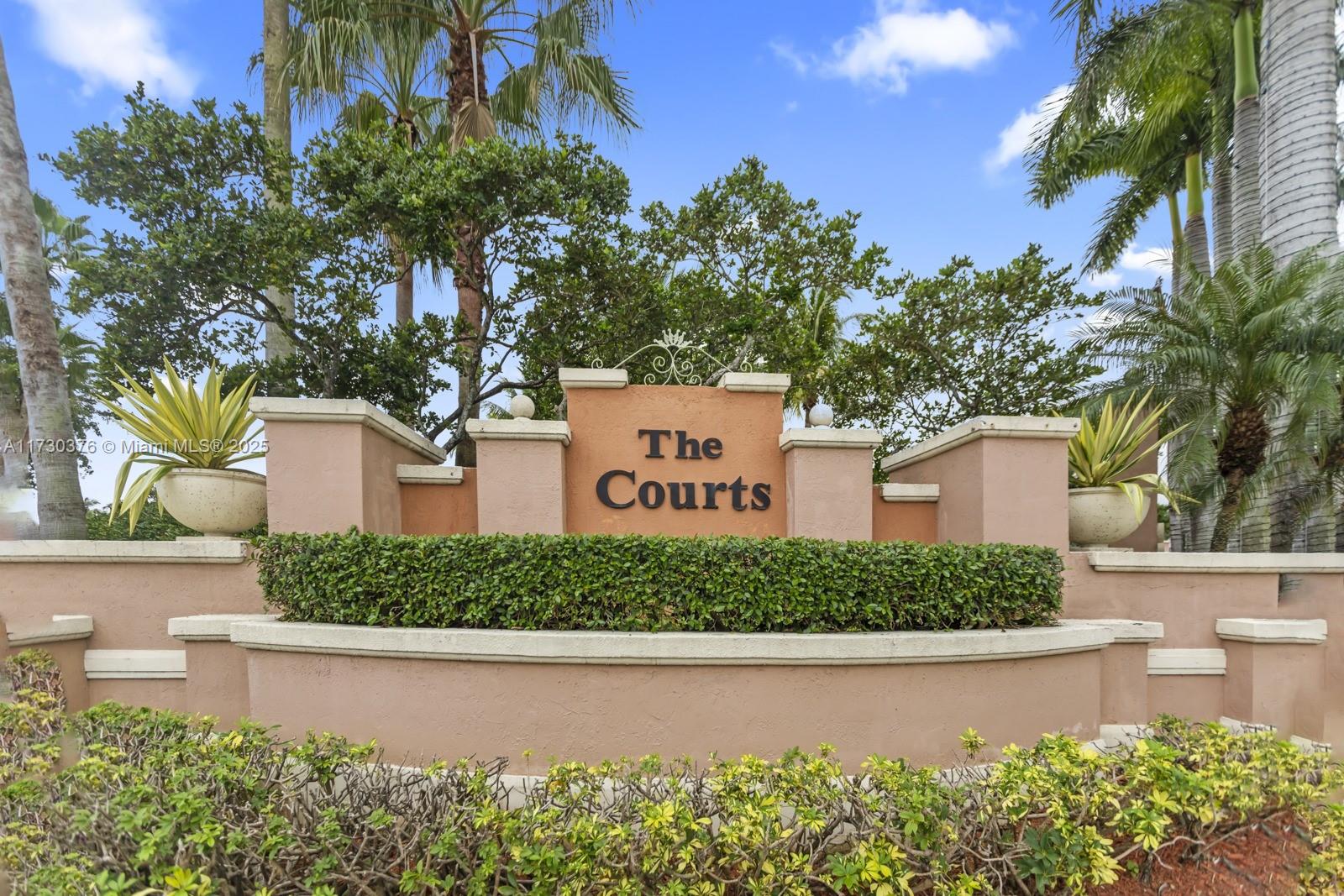 THE COURTS AT DORAL ISLES - фото