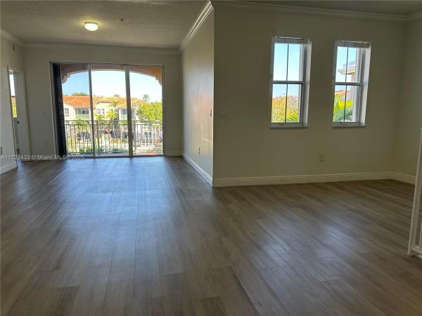 THE COURTS AT DORAL ISLES