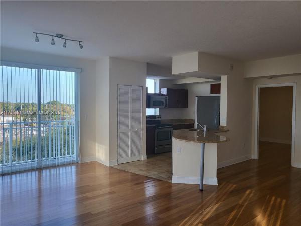 DOWNTOWN DADELAND CONDO N