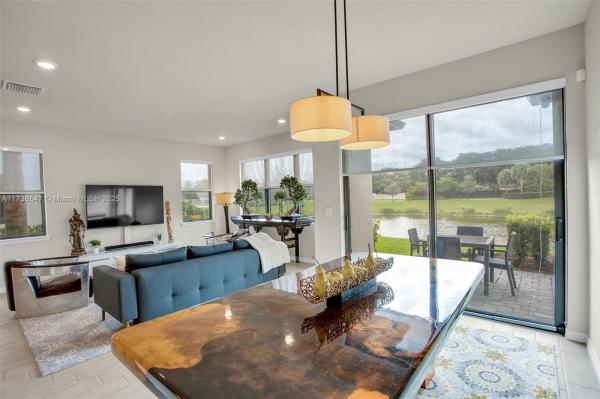 OAK TREE PROPERTY REDEVEL