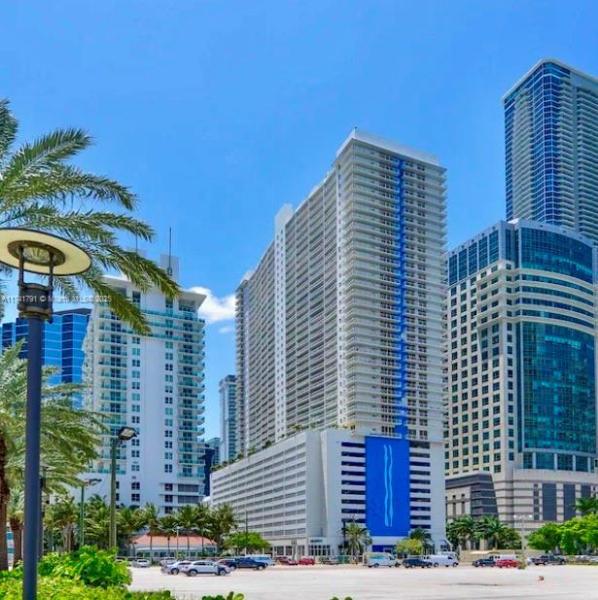 THE CLUB AT BRICKELL BAY