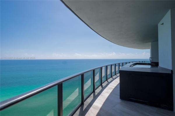 18555 COLLINS AVE #2705, SUNNY ISLES BEACH, FL 33160
