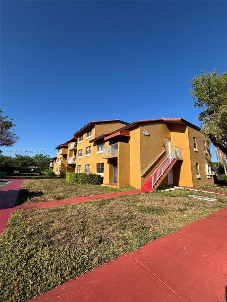 THE COURTS AT KENDALL CON