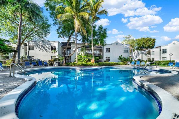 THE GREENS AT DORAL CONDO