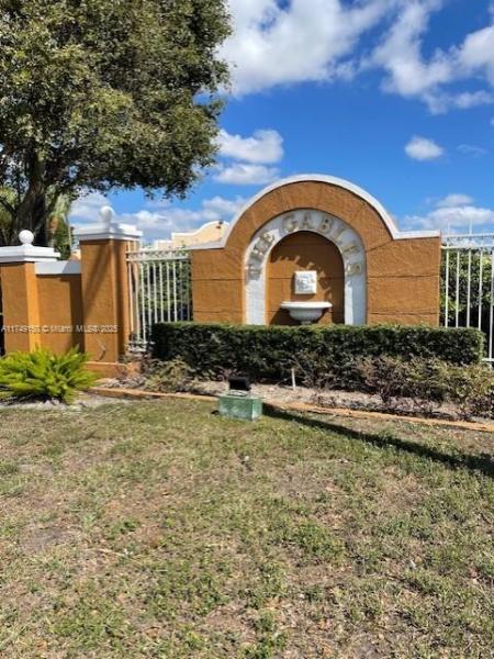 GABLES I TOWNHOMES CONDO