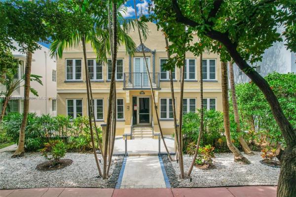 THE COCONUT OF SOUTH BEAC