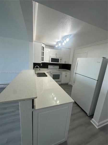 DADELAND PLACE CONDO