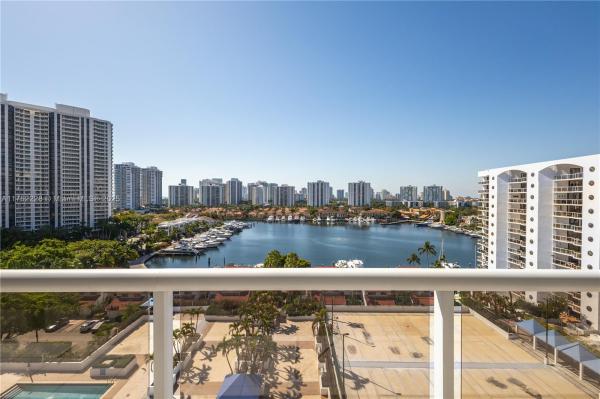 HARBORSIDE AT THE WATERWA