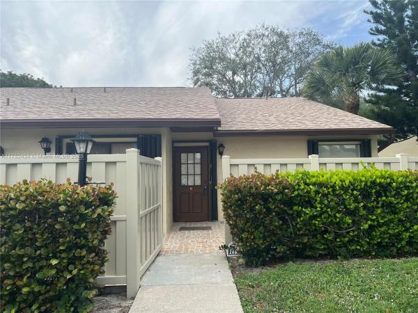 PALM CLUB VILLAGE I CONDO