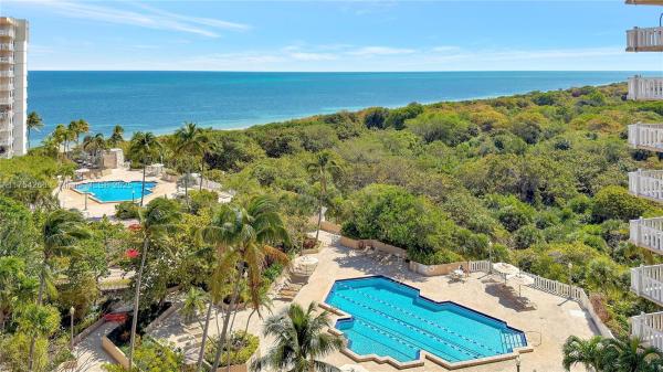 TOWERS OF KEY BISCAYNE