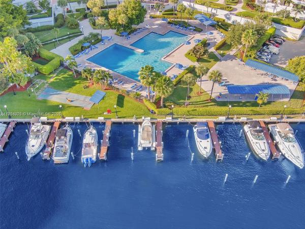 2500 PARKVIEW DR #1915, HALLANDALE BEACH, FL 33009