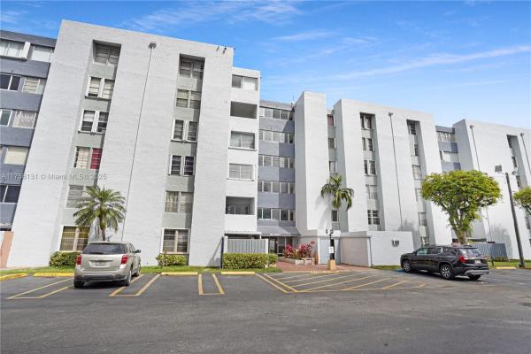 Twin Executive Towers Con