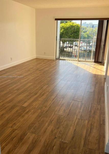 LAKESHORE AT UNIVERSITY P