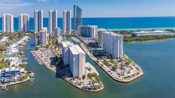 400 KINGS POINT DR #1108, SUNNY ISLES BEACH, FL 33160