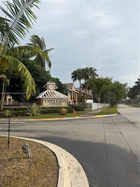 VISTA LAGO AT THE HAMMOCK