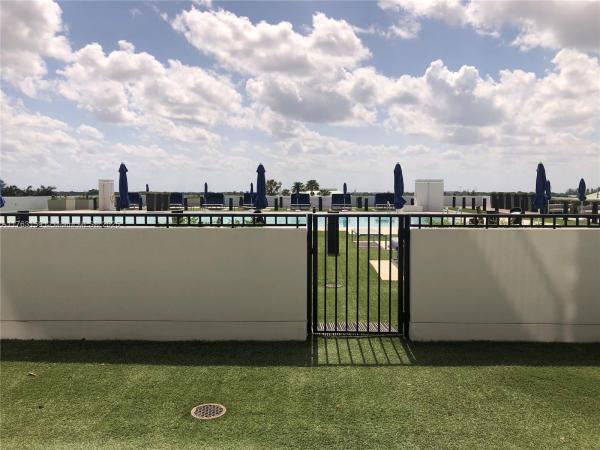 5252 PASEO CONDO