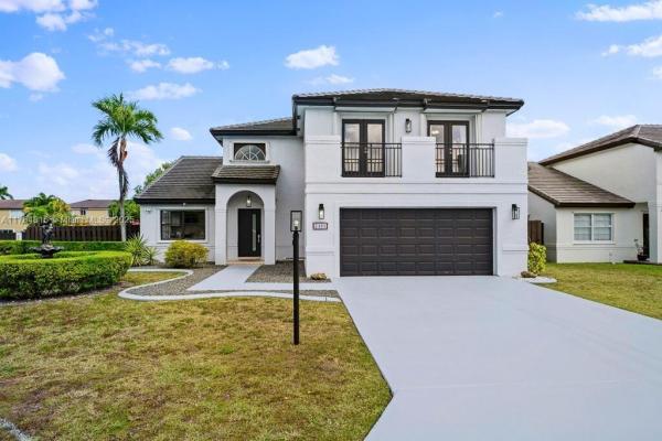 HEFTLER HOMES AT LAGO MAR