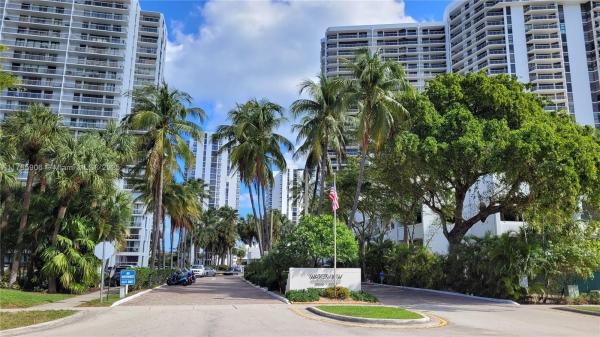 WATERVIEW CONDO