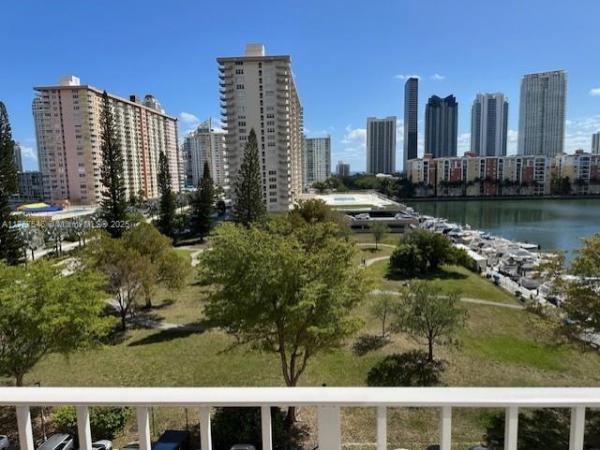 290 174TH ST #816, SUNNY ISLES BEACH, FL 33160