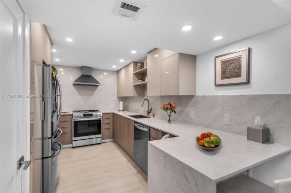 1904 S OCEAN DR #801, HALLANDALE BEACH, FL 33009