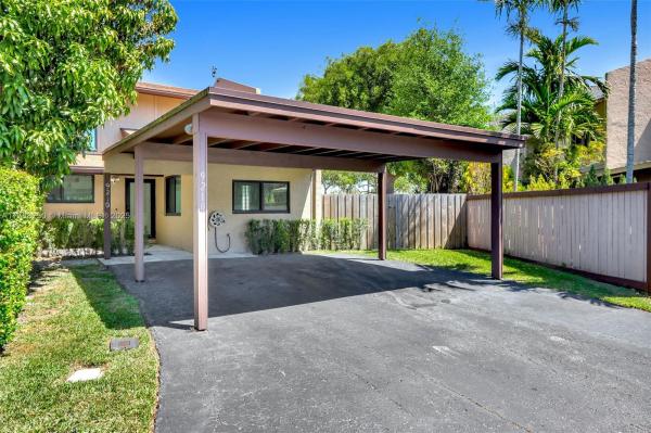 BRIAR BAY TOWNHOUSE EST