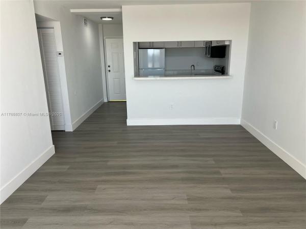 FONTAINEBLEAU GARDENS CON