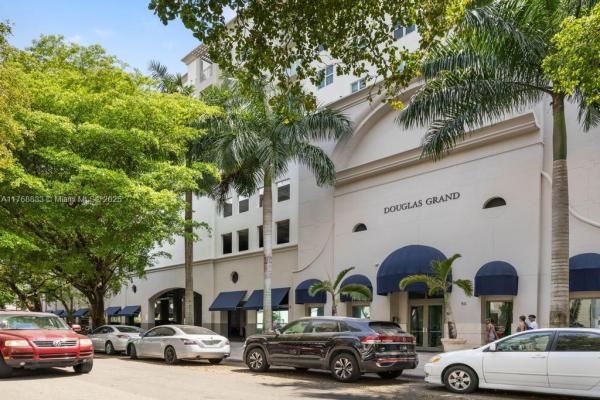 DOUGLAS GRAND A CONDO