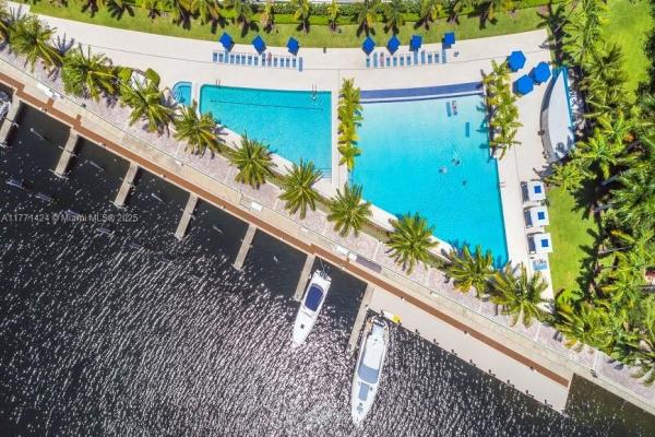 2950 NE 188TH ST #104, AVENTURA, FL 33180