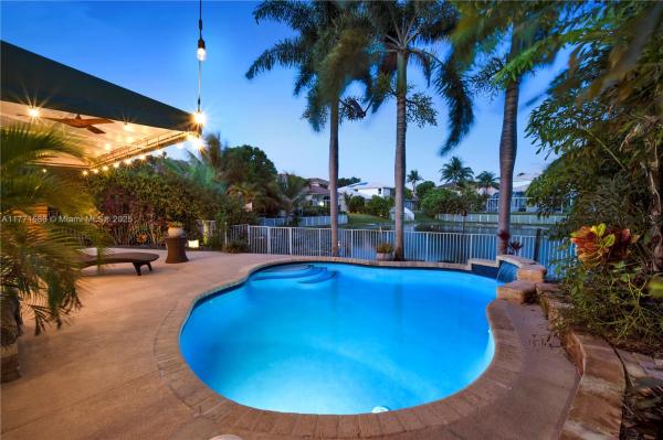 POD 8 AT MONARCH LAKES