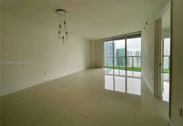 ICON BRICKELL TOWER ONE