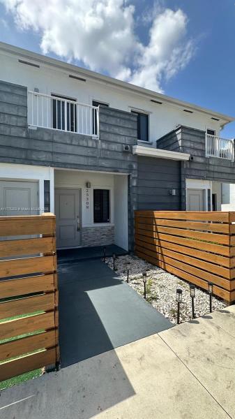 SOUTH KENDALL TOWNHOMES