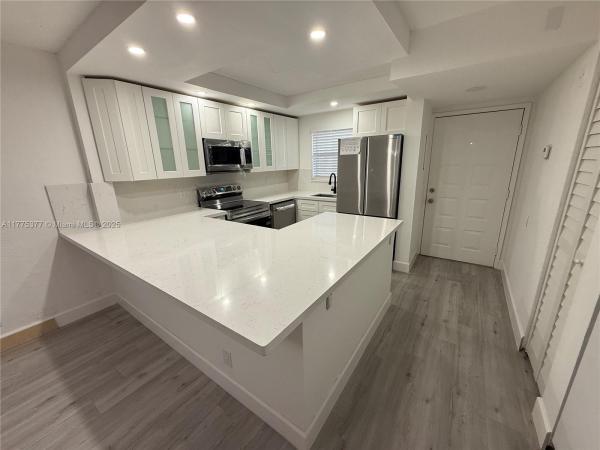 WATERS EDGE OF CORAL SPRI